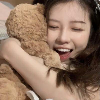 一杯咖啡与新穿的鞋子